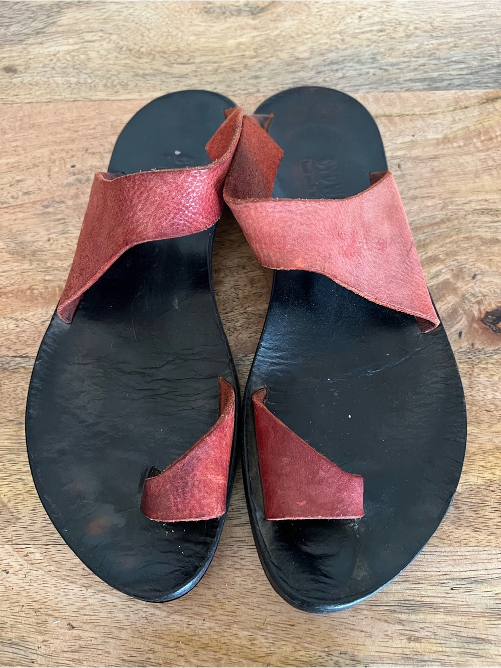 Cydwoq Hillary Thong Red Leather sandals size 39